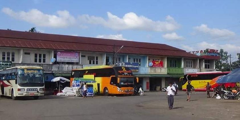 မော်လမြိုင် လှိုင် အဝေးပြေးယာဉ် ရပ်နားစခန်း(မြေနီကုန်း)အား မြင်တွေ့ရစဉ်(MNA)  