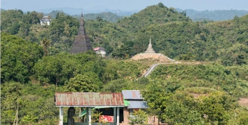 မြောက်ဦး ဘုရားတောင်တစ်ခု/ မူရင်းပိုင်ရှင်ရိုက်ကူးသူကို Credit  ပေးပါသည်။