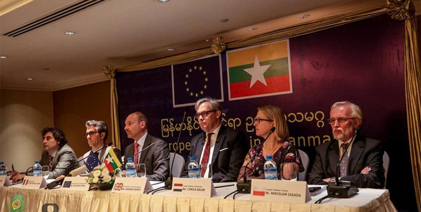 ဓာတ်ပုံ-ဟောင်ဆာ၊ မဇ္ဈိမ