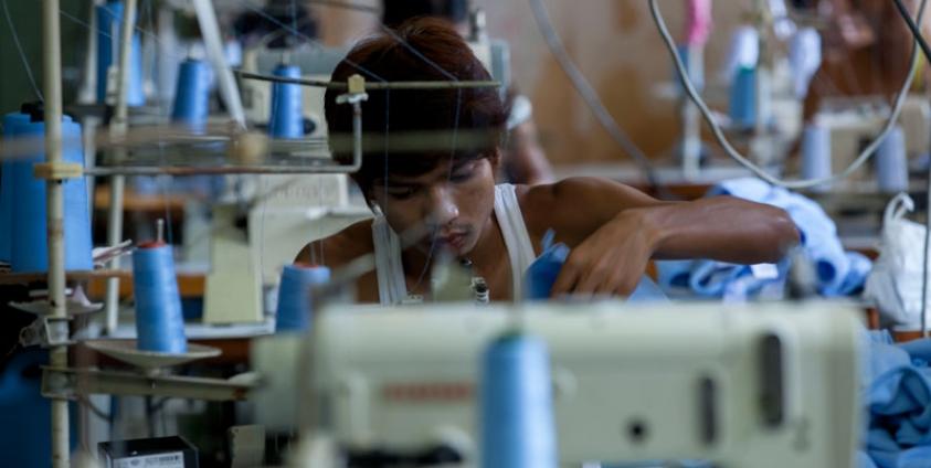 Myanmar migrants work in a garment factory in Mae Sot, Thailand. Photo: Hong Sar/Mizzima