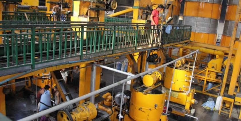 Workers in an industrial zone in Yangon. Photo: Mizzima