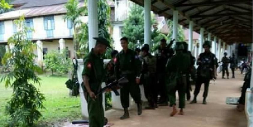 A Tatmadaw military column arrives at a monastery near the NMSP’s Mawlamyine District office (photo: MNA)