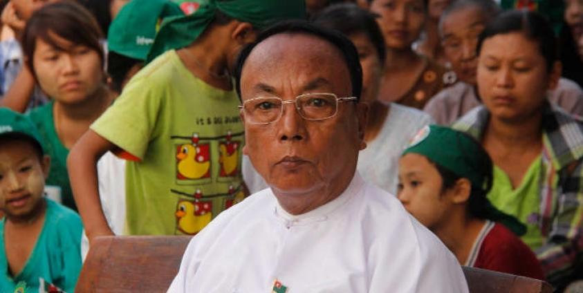 အမျိုးသားလွှတ်တော်ဥက္ကဌ ဦးခင်အောင်မြင့်အား မဲဆွယ်စည်းရုံးကာလအတွင်း တွေ့ရစဉ်(ဓာတ်ပုံ - မင်းမင်း/မဇ္ဈိမ