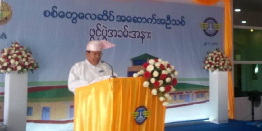 များမကြာမီက စစ်တွေလေဆိပ်ဖွင့်ပွဲတွင် အမှာစကားပြောနေသော စစ်တွေမြို့မိမြို့ဖ ဥက္ကဋ္ဌ