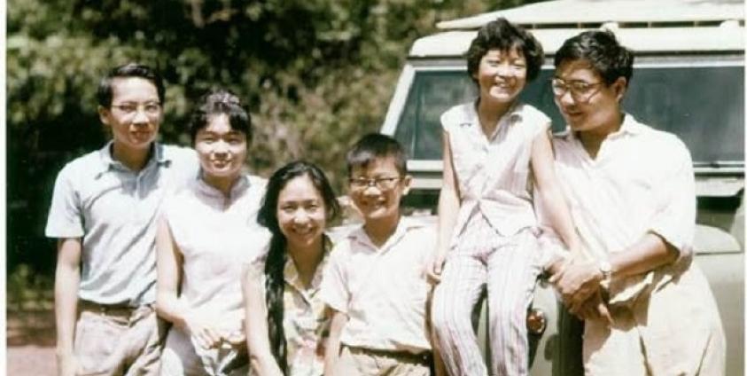 L to R: Hso Hom Fa aka Myee, who was shot in 1962, adopted sister Thila, step-sister Sao Sanda Simms, Hso Harn Fa aka Harn Yawnghwe, Hseng Leun Hkam, and Hso Khan Pha aka Tiger Yawnghwe. Photograph from the 1950s. (Harn Yawnghwe)