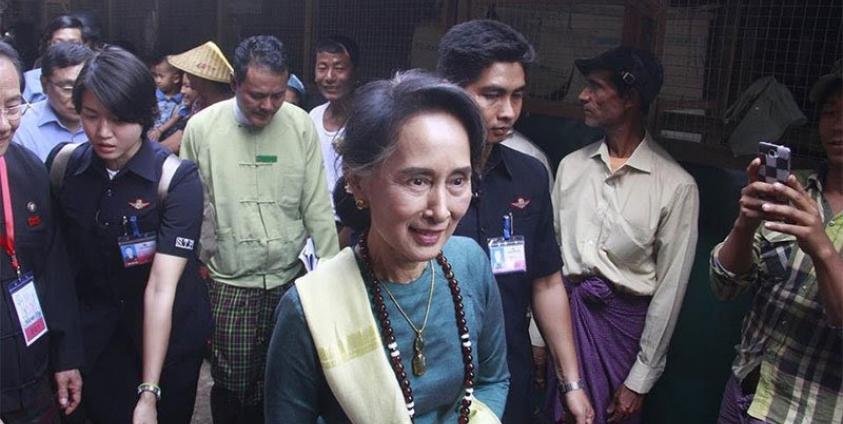 Myanmar State Counselor Aung San Suu Kyi arrives at Mai Na internally displaced persons (IDPs) camp near Myitkyina, the capital of Kachin State on 28 March 2017. Photo: Min Min/Mizzima