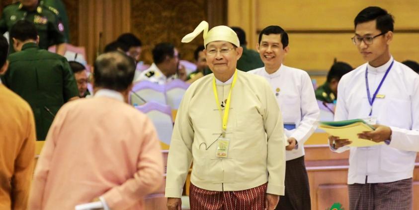  ကတိသစ္စာပြုရန် ပြည်ထောင်စုလွှတ်တော်သို့ တက်ရောက်လာသော စီမံ/ဘဏ္ဍာဝန်ကြီးသစ် ဦးစိုးဝင်း(ဓာတ်ပုံ- မင်းမင်း/မဇ္ဈိမ)