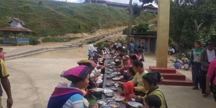 Photo by Mai A Naing’s facebook/ နမ့်ဆန်မြို့နယ် အတွင်းစစ်ဘေးရှောင်လာသည့် သူများ