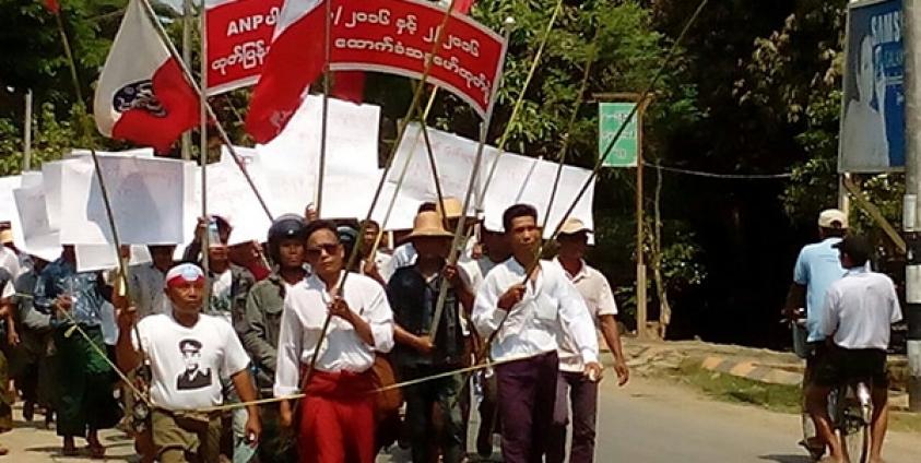 Protesters in Taunggup