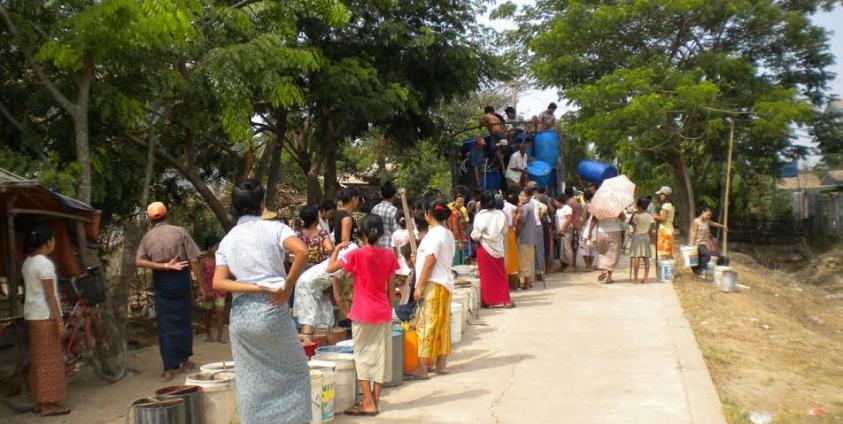 ရေများဝေငှနေစဉ်(Internet)