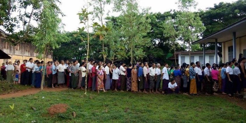 People wait in line to vote at Panga Village Tract in Mon State's Thanbyuzayat Township.