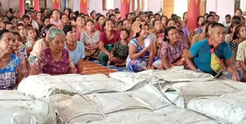 ရသေ့တောင်မြို့နယ်တွင် ထောက်ပံ့ပေးခဲ့စဉ်။ (Photo - APM)