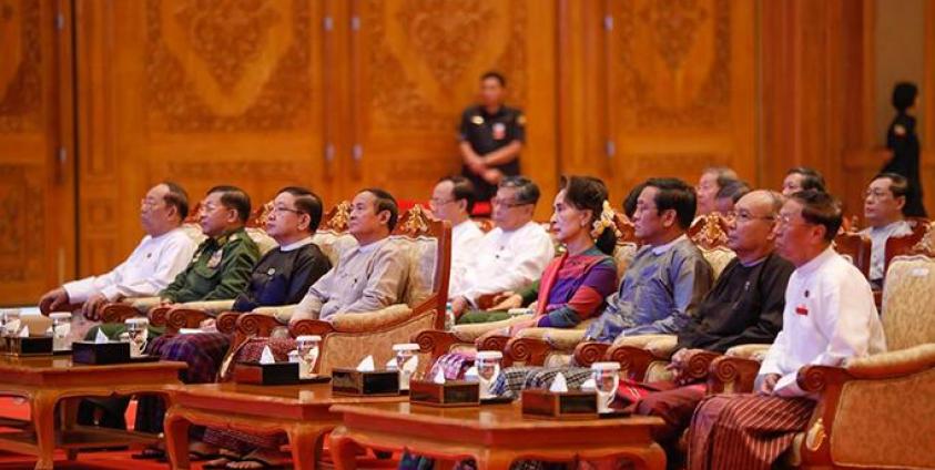 နိုင်ငံတော်အကြီးအကဲများ ICJ မှာ သွားရောက် တရားရင်ဆိုင်ရန်အတွက် တိုင်ပင် ဆွေးနွေးကြစဉ်။ ဓာတ်ပုံ - သမ္မတရုံး (fb)