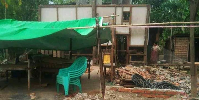 (အမ်းမြို့မှ နေအိမ်နှင့် ဆိုင်ခန်းများဖယ်ရှားပေးနေသည်ကို တွေ့ရစဉ်) Photo – Ko Myo Lwin Ann