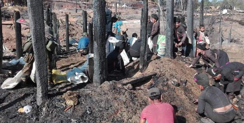 Photo by ဒေသခံတစ်ဦး။ အဲန်နေထိုင်ကျေးရွာ မီးလောင်ပြီး ပျက်စီးသွားသည့် အိမ်များ