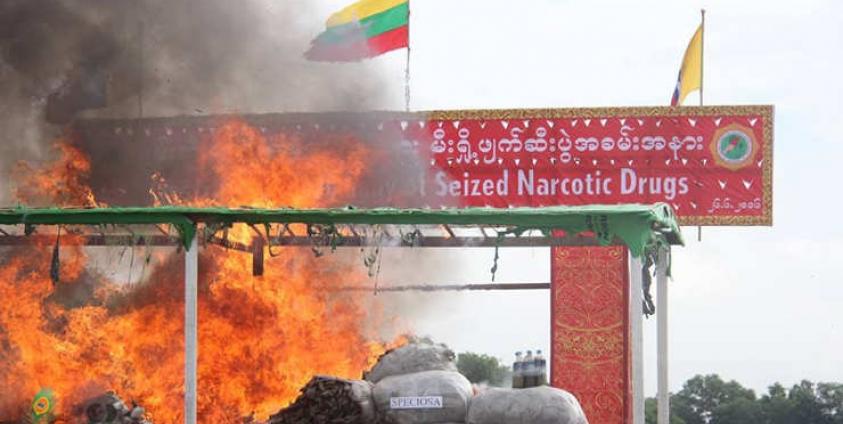 ဓာတ်ပုံ-သူရ