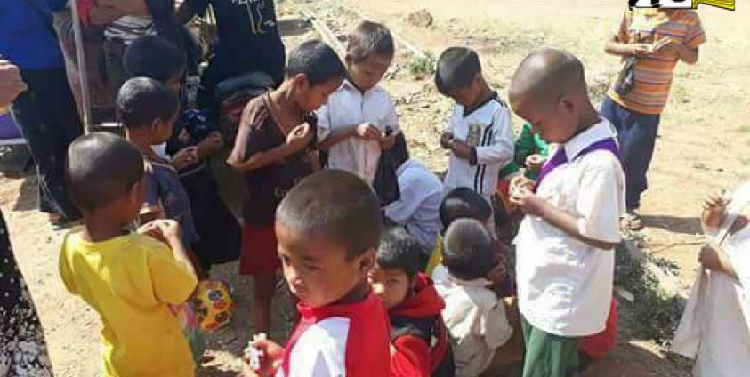 မတ်လ ၁၁ ရက်နေ့က တောင်ကြီးသစ်တောဂိတ်တွင်စစ်ဆေးတွေ့မိသော ပခုက္ကူပို့ဆောင်မည့်ဆီဆိုင်မြို့မှ ကလေးငယ်များ