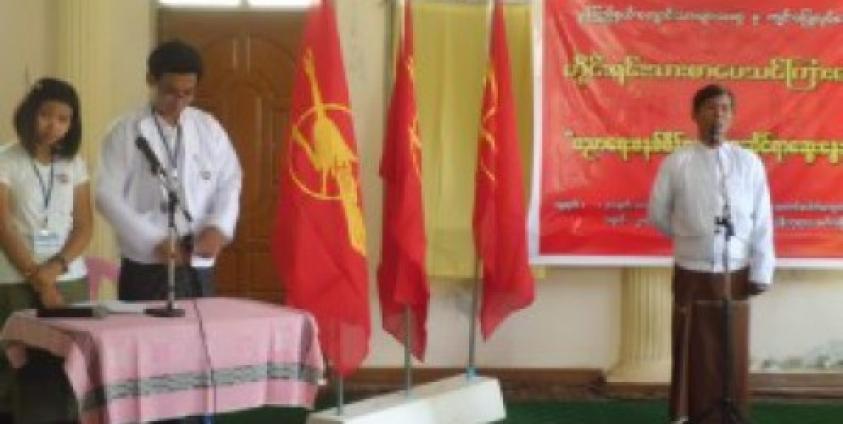 Mon State parliamentarian Dr. Aung Naing Oo in discussion