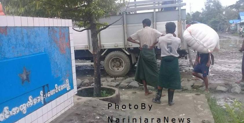  မောင်တောနယ်စပ်ကုန်သွယ်ရေးဂိတ်မှ မြန်မာပို့ကုန်များကို တွေ့မြင်ရစဉ်