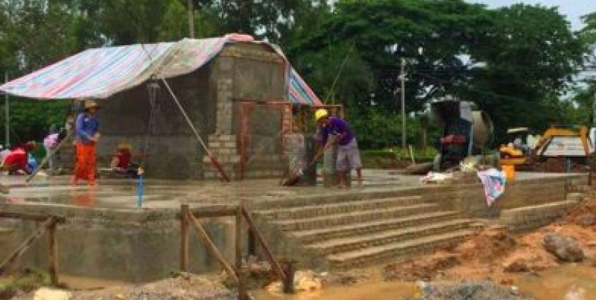 Construction of the pedestal for Bogyoke Aung San statue, which will be placed in Gandha Hay Wun Park (Photo – Linn Thant/Kantarawaddy Times)