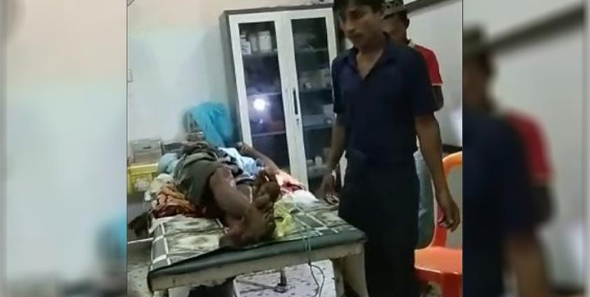 လက်နက်ကြီးကျည်စထိမှန်ခဲ့သည့် ဖိုခေါင်ချောင်း(မွတ်ဆလင်)ကျေးရွာမှ ဘာသာရေးဆရာ ဆေးကုသမှု ခံယူနေစဉ်။