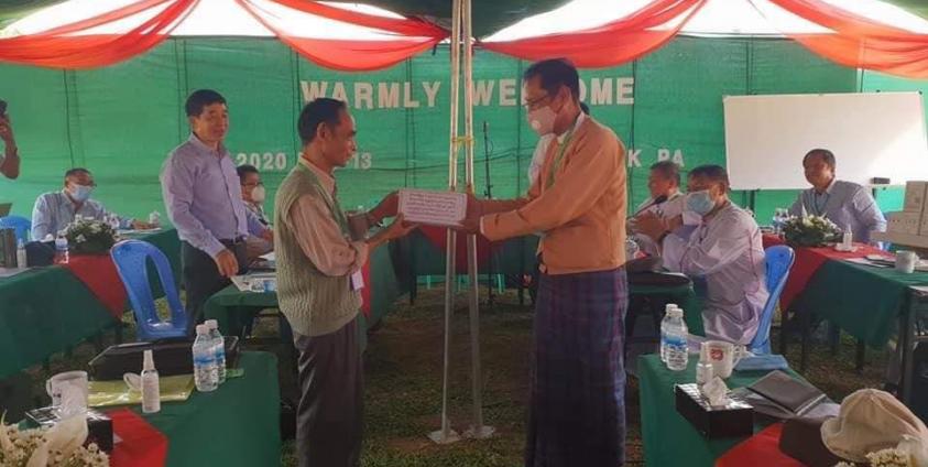 The two officials from the Burmese government and Kachin Independence Organization met on May 13, 2020, for the first time on the joint cooperation of Covid-19 prevention at KIO’s Mai Sak Pa Covid-19 quarantine camp in Waingmaw township, Kachin State, northern Burma.