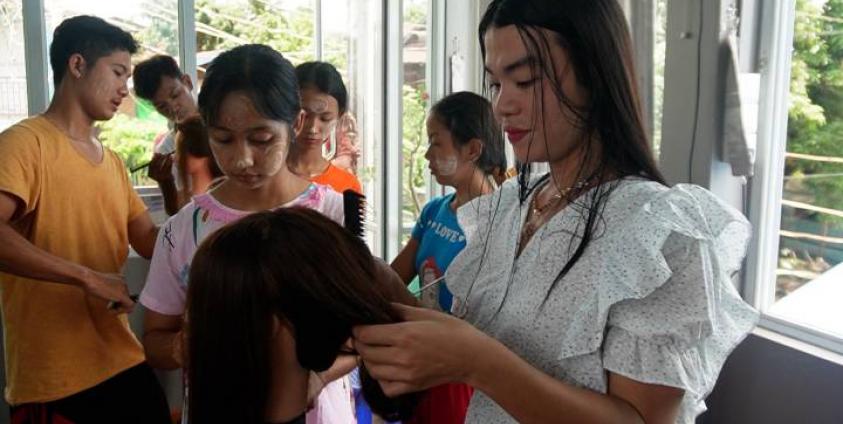 မိတ်ကပ်ပညာရှင် ဟာရီးယား (MNA)