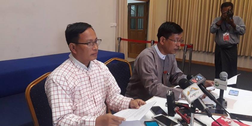 ဦးဇော်ဌေး(PC) နှင့် နိုင်အောင််မငေး(DPN) တို့သတင်းစာရှင်းလင်းစဉ်(photo:MNA)