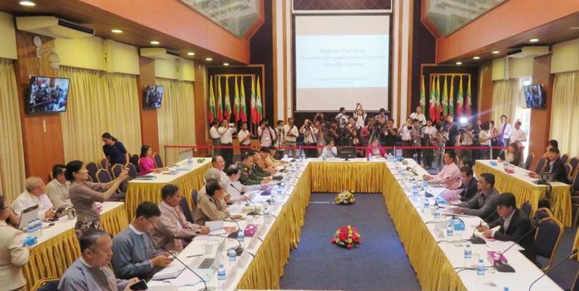 ငြိမ်းချမ်းရေးကော်မရှင်နှင့် DPN စတုတ္ထအကြိမ်အစည်းအဝေး(Hla Maung Shwe FB)