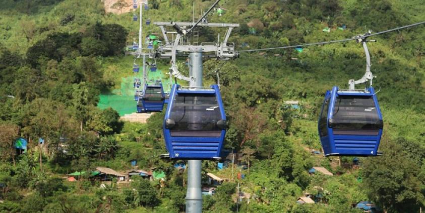 ကျိုက်ထီးရိုးတောင်ပေါ် Cable Car(photo: MNA)