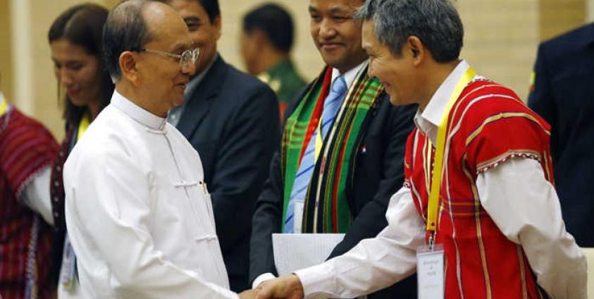 Myanmar president Thein Sein (L) shakes hand with a member of the Karen delegation (R) before a meeting with ethnic armed groups leaders to discuss the signing of a Nationwide Ceasefire Agreement (NCA) at the Myanmar International Convention Center (MICC) in the capital Naypyitaw, Myanmar, 9 September 2015. Photo: Lynn Bo BO/EPA