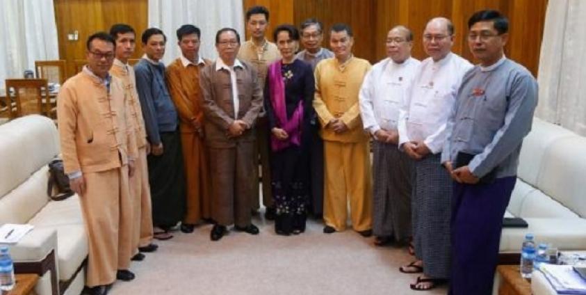 Myanmar State Counsellor Aung San Suu Kyi, who also serves as the chair of the National Reconciliation and Peace Centre, held a discussion with a delegation led by General Yawd Serk, the chair of the Restoration Council of Shan State/Shan State Army, at the NRPC in Nay Pyi Taw (Photo: Global New Light of Myanmar)