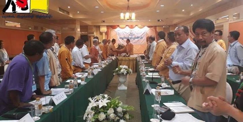 Former CSSU chair Khun Htun Oo handed over his position to RCSS/SSA leader Lieutenant General Yawd at a meeting in Chiang Mai on May 4 to 5.