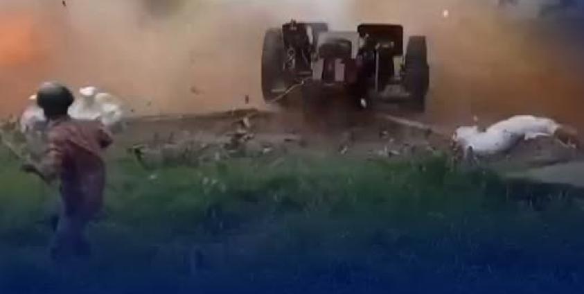 AA တပ်ဖွဲ့ဝင်များ လက်နက်ကြီး ပစ်ခတ်တိုက်ခိုက်နေမှုတစ်ခု။ ဓာတ်ပုံ - လူမှုကွန်ရက် (ဗွီဒီယိုဖိုင်)