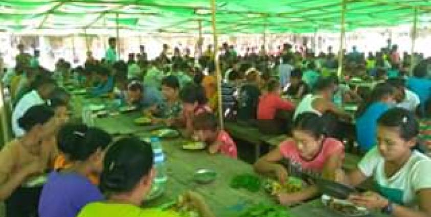 အ.ထ.က ကျောက်တော်ကျောင်းအတွင်း လာရောက်ခိုလှုံနကွေသညျ့ စစျဘေးရှောငျမြားအား ဧပြီလ ၁၀ ရက်နေ့က တွေ့ရစဉ်။ (ဓာတ်ပုံ - ဦးဦးထွန်းဝင်း)