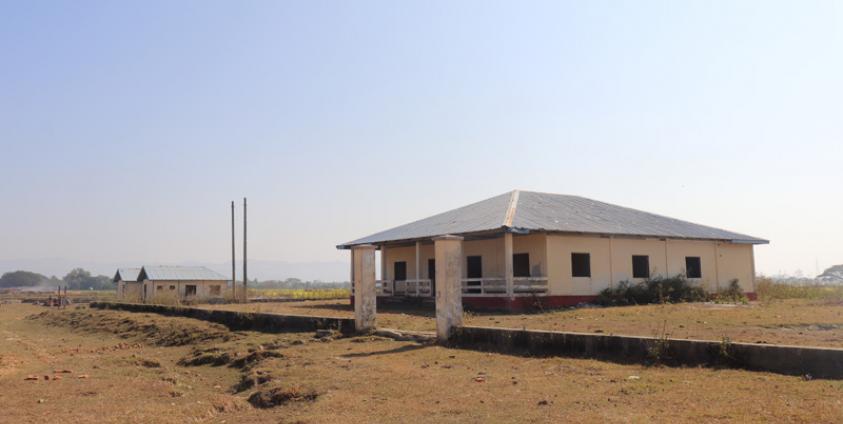 မြောက်ဦးလေယာဉ်ကွင်းရှိ အဆောက်အဉီများကို လက်ရှိ တွေ့ရစဉ်။ ဓာတ်ပုံ - DMG