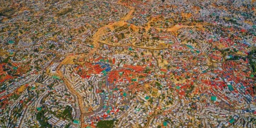 ဘင်္ဂလားဒေ့ရှ်နိုင်ငံ ကော့ဘဇားရှိ ကူတူပါလောင် ဒုက္ခသည်စခန်းအား ဝေဟင်မှ တွေ့မြင်ရစဉ်။ (ဓာတ်ပုံ - Alamy)