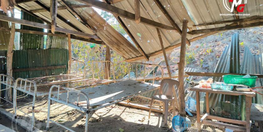 ၂၀၂၆ ခုနှစ်၊ ဇန်နဝါရီ ၂၀ ရက်က ကျောက်တော်မြို့နယ် ချောင်းတူ အကျဉ်းစခန်းကို စစ်ကောင်စီ ဗုံးကြဲပြီးနောက်ပိုင်း မြင်တွေ့ရသည့် သုံ့ပန်းမိသားစုဝင်များ။