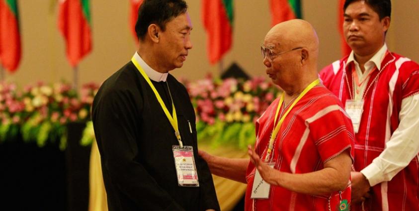 သူရရွှေမန်းနှင့် ကရင်အမျိုးသားအစည်းအရုံး ဥက္ကဋ္ဌ ဗိုလ်ချုပ်ကြီး စောမူတူးစေးဖိုး တို့အား တွေ့ရစဉ်။ ဓာတ်ပုံ-မင်းမင်း