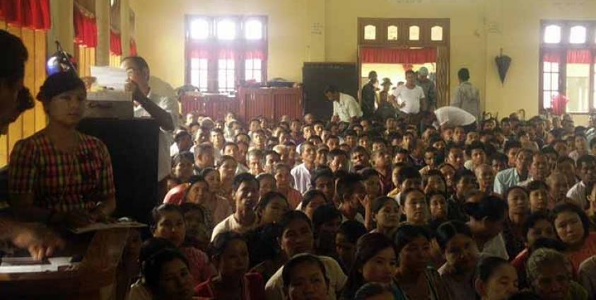 အစည်းအဝေးသို့ တက်ရောက်လာသော မြောက်ဦးဒေသခံများ