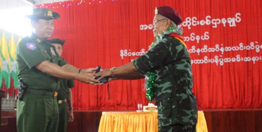 အလွန်၊ အဆောင်း ဓါးပြအဖွဲ့ ရေးမြို့တွင်လက်နက်ချ