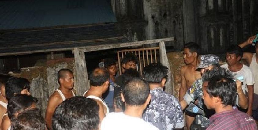 မီးလောင်ရာသို့ရောက်ရှိလာကြသည့် လူအုပ်ကို တွေ့ရစဉ်