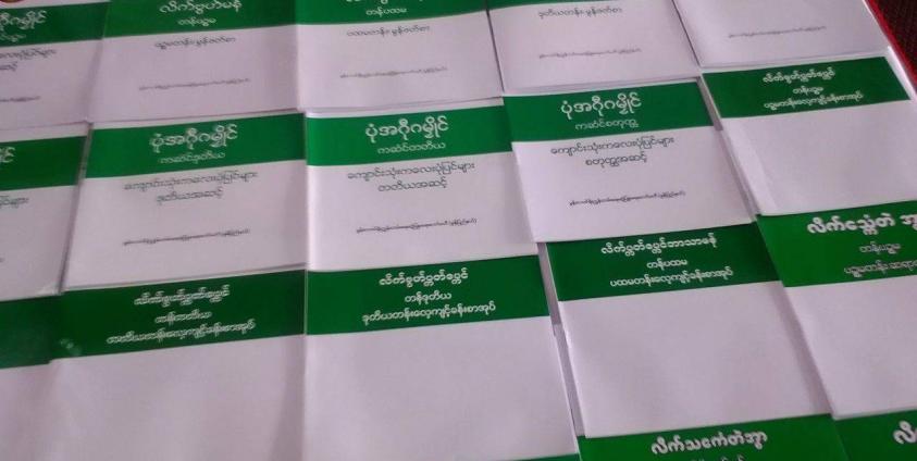 Mon literature textbooks for the 2017-2018 school year have still not arrived at some of the state’s schools. (Photo – MNA)