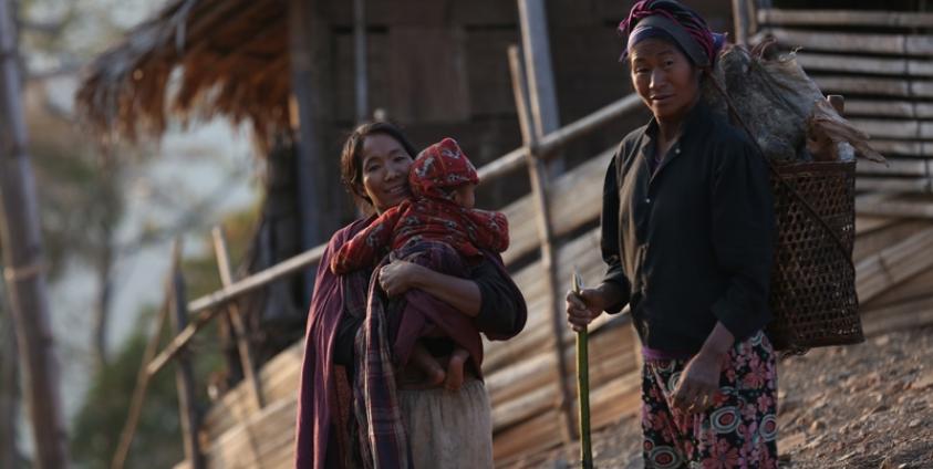 လဟယ်မြို့နယ်အတွင်း ကျေးလက်ဒေသတွင် နေထိုင်သည့် နာဂလူမျိုးများအားတွေ့ရစဉ်။ ဓာတ်ပုံ-ဟောင်ဆာ(ရာမည)