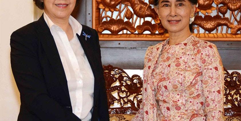 Union Minister for Foreign Affairs Daw Aung San Suu Kyi shakes hands with Ms Yanghee Lee, the United Nations Special Rapporteur on the situation of human rights in Myanmar. Photo: MNA