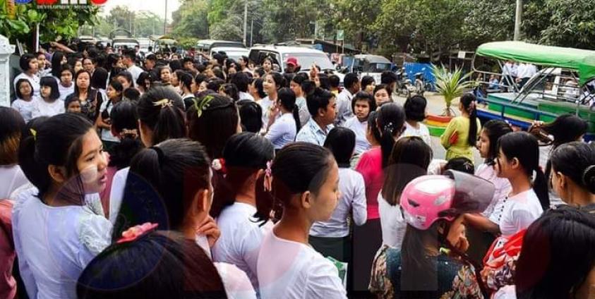 ရခိုင်ပြည်အတွင်း တက္ကသိုလ်ဝင်တန်းစာမေးပွဲဖြေဆိုခဲ့သည့် ကျောင်းသူကျောင်းသားများအားတွေ့ရစဉ်။