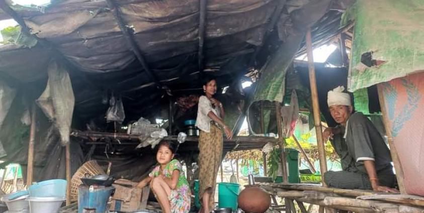 ကျောက်တော်မြို့နယ်၊ ဝါးတောင်စစ်ဘေးရှောင်စခန်းကို ဧပြီလ နောက်ဆုံးသီတင်းပတ်က တွေ့ရစဉ်။ (ဓာတ်ပုံ- မလှဝင်း)