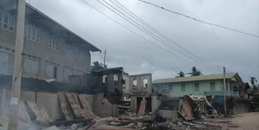 တနင်္သာရီတိုင်းအတွင်း စစ်ရေးပဋိပက္ခကြောင့် နေအိမ်အချို့ထိခိုက်ပျက်စီးခဲ့ပုံ။