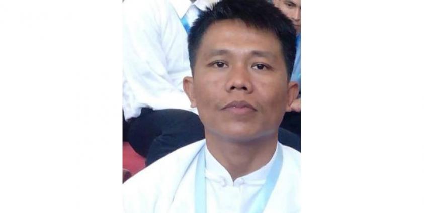 မြန်မာစစ်တပ်၏ ဖမ်းဆီးမှုကို ခံလိုက်ရသည့် ကျောက်တော်ဒေသခံ ကိုဇော်ဝင်း။ (ဓာတ်ပုံ - Zaw Worn)