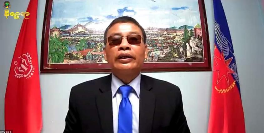 ULA/AA ပြောခွင့်ရသူ ဦးခိုင်သုခကို သြဂုတ်လ ၁၁ ရက်ကပြုလုပ်ခဲ့သော စတုတ္ထအကြိမ်မြောက်သတင်းစာ ရှင်းလင်းပွဲတွင်တွေ့ရစဉ်။